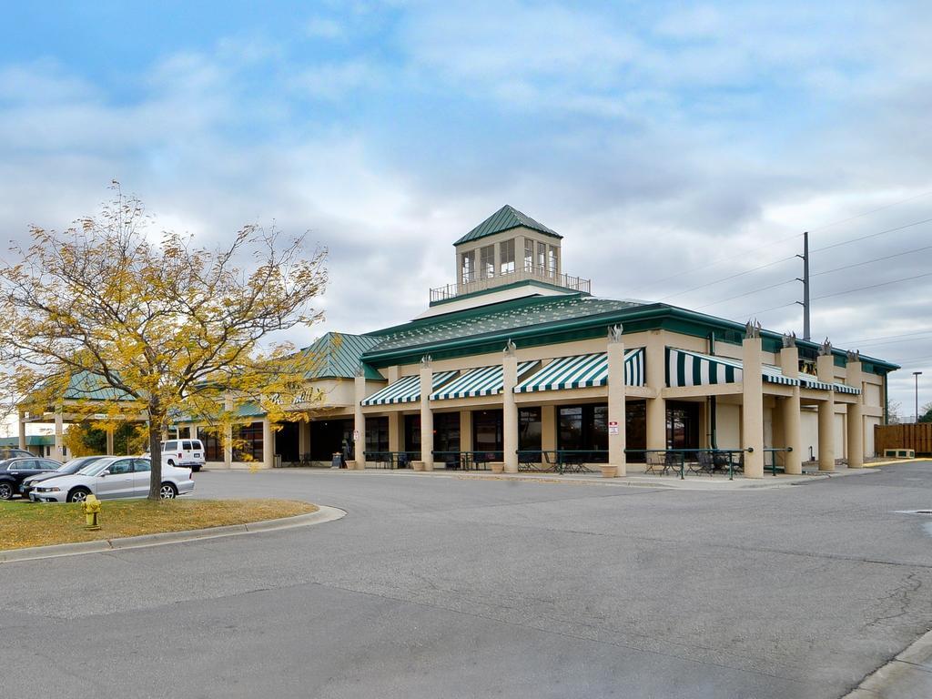 Ramada By Wyndham Plymouth Hotel & Conference Center Exterior foto