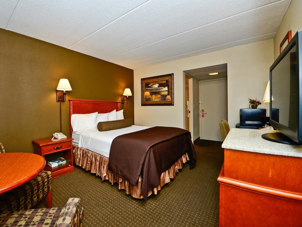 Ramada By Wyndham Plymouth Hotel & Conference Center Exterior foto