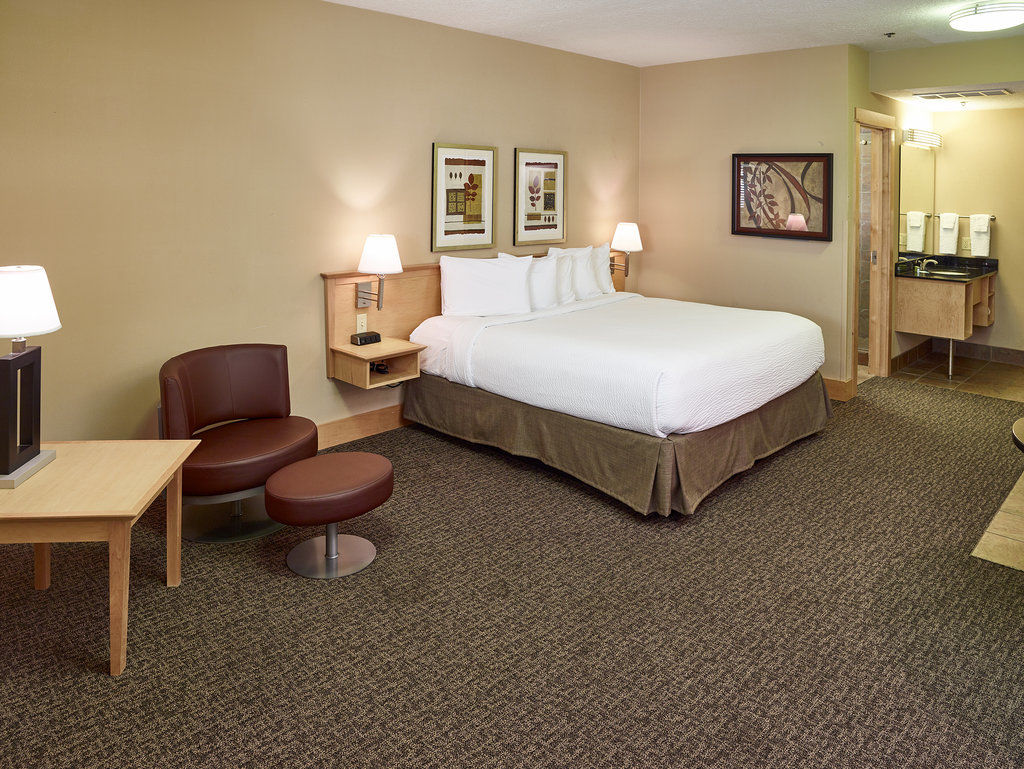 Ramada By Wyndham Plymouth Hotel & Conference Center Exterior foto