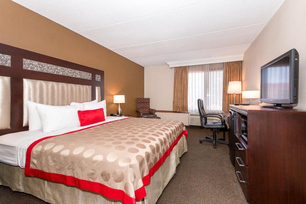 Ramada By Wyndham Plymouth Hotel & Conference Center Exterior foto